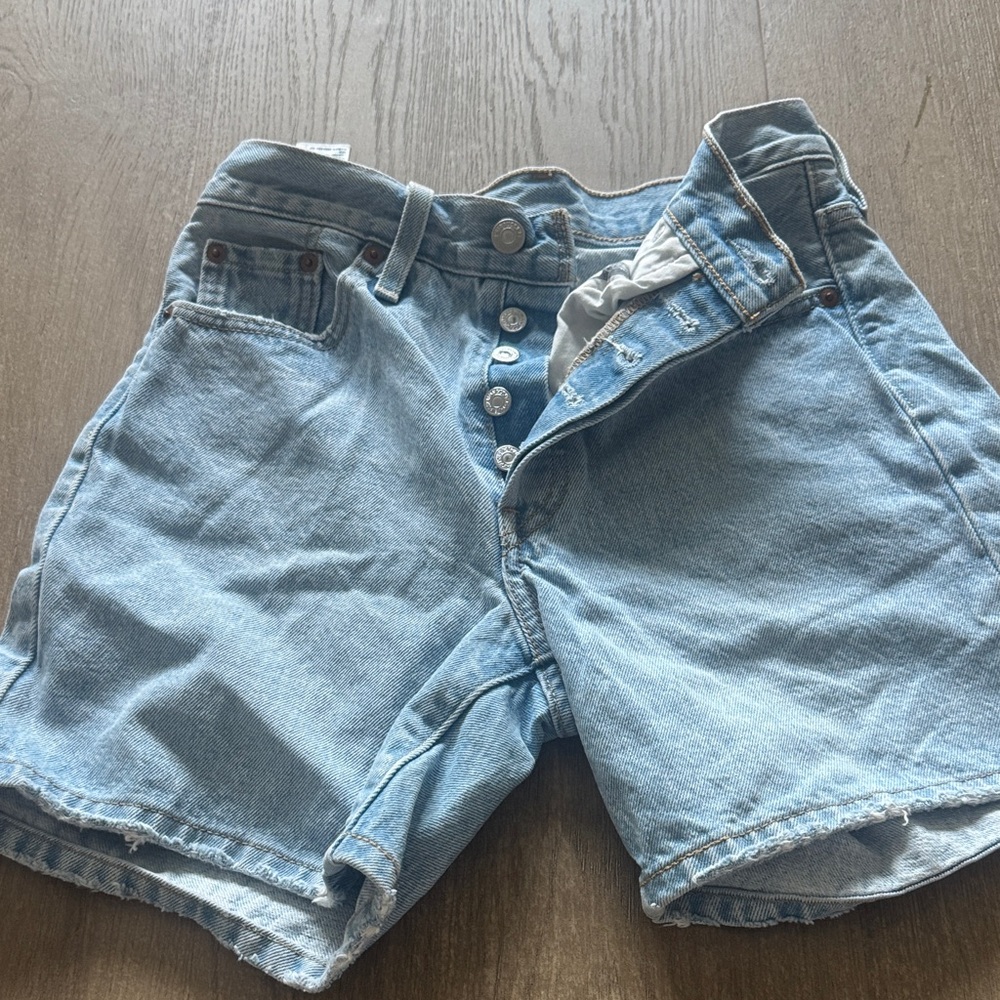 Levi 501 Demin Shorts W24